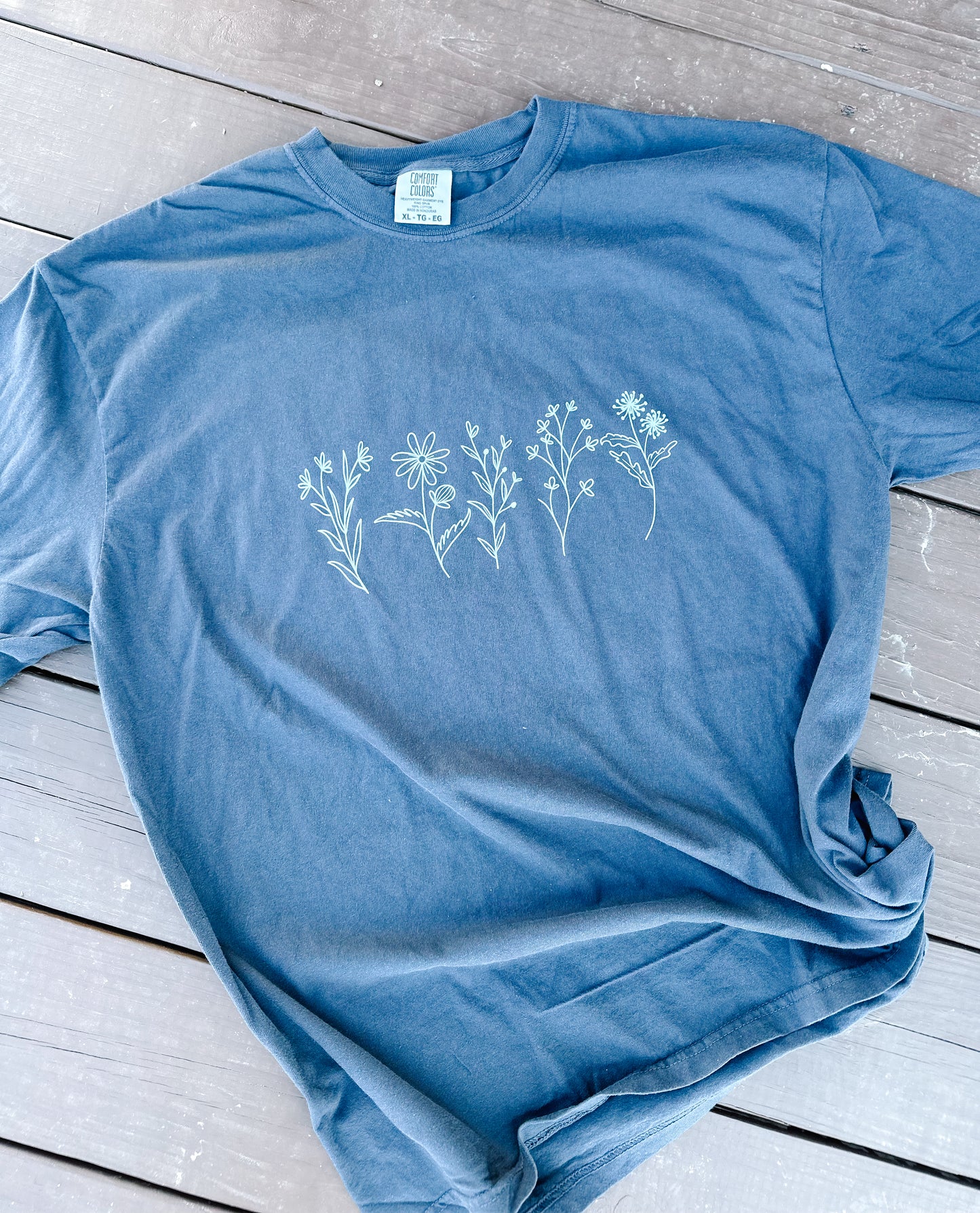 simple wildflowers tee