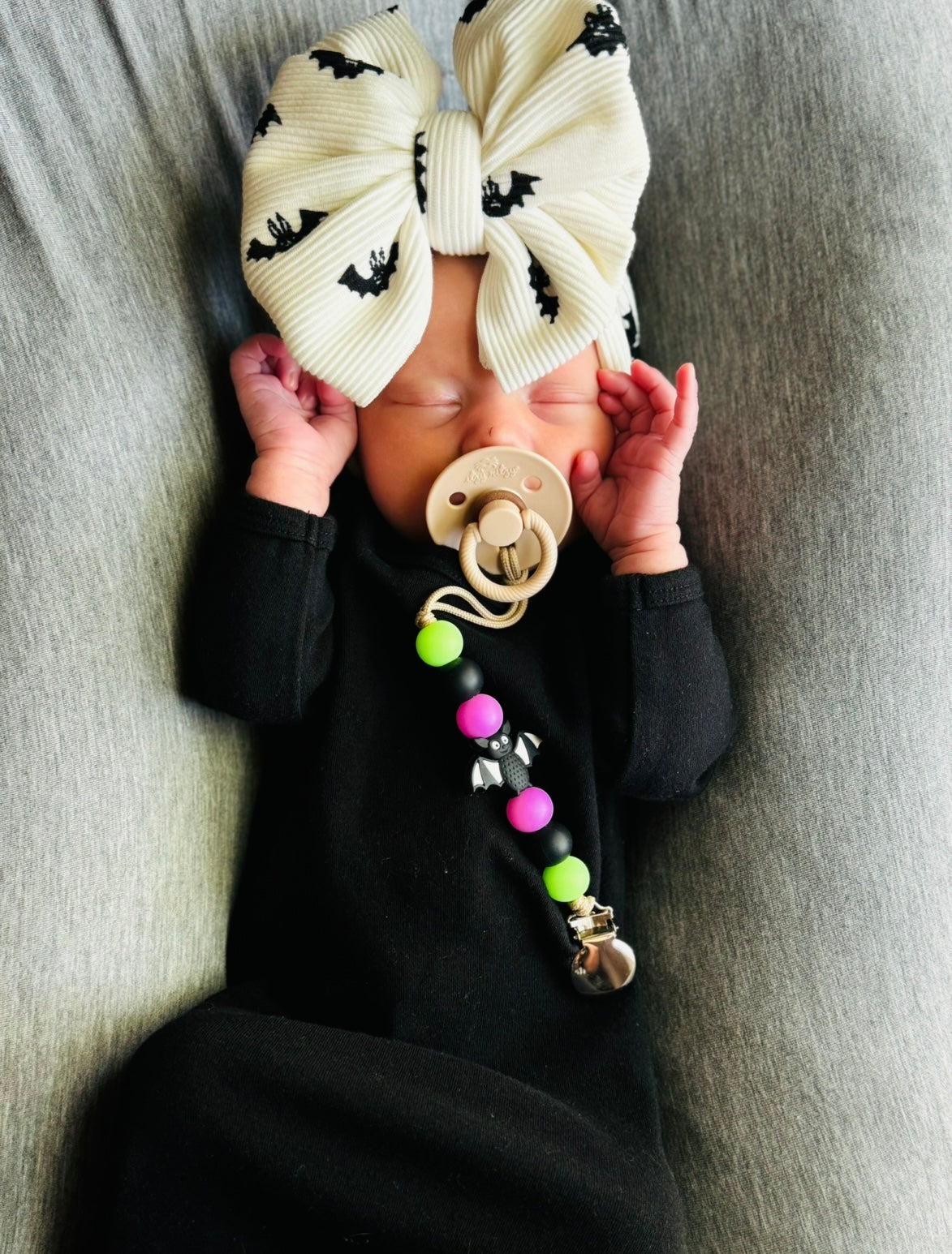 a lil batty paci clip🦇